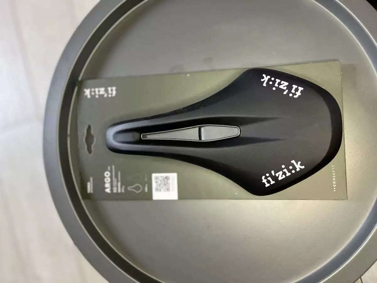 Selle gravel Fizik 140mm